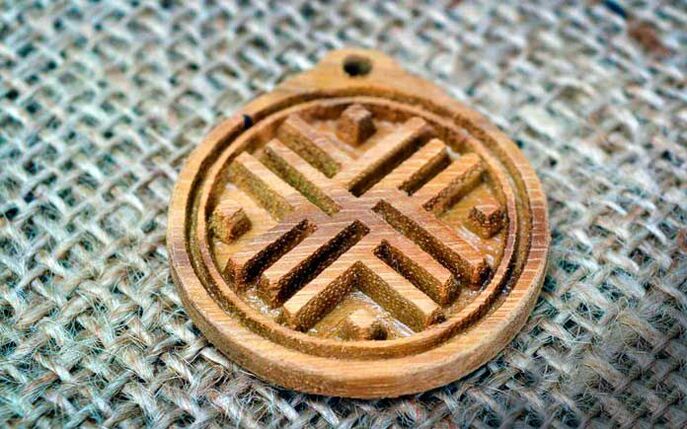 drewniane amulety dla zdrowia