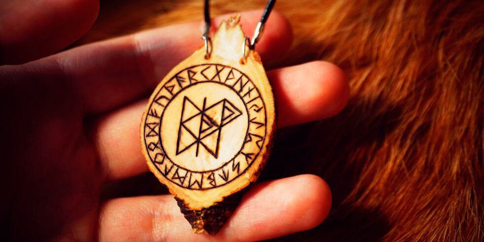 mocny runiczny amulet na szczęście